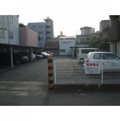 岐阜市八ツ梅町２丁目の駐車場