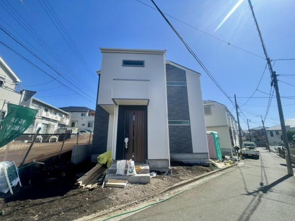 横浜市戸塚区汲沢８丁目の新築一戸建の外観|堂々と完成しました！いつでもご案内可能です！
お車でご自宅まで送迎承ります。