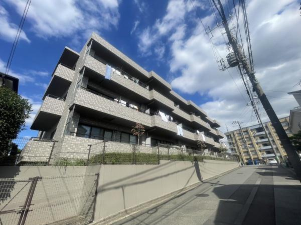 横浜市青葉区梅が丘の中古マンションの外観|閑静な住宅地でゆったりとお過ごし頂けます。
お気軽にお問合せ下さい！
