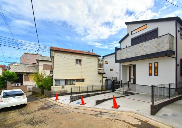 横浜市戸塚区汲沢１丁目の新築一戸建の前面道路含む現地写真|車通りが少ない為、小さなお子様にも安心です。
是非一度、現地へ起こしください。

