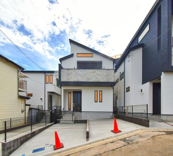 横浜市戸塚区汲沢１丁目の新築一戸建の外観|堂々と完成しました！いつでもご案内可能です！
お車でご自宅まで送迎承ります。