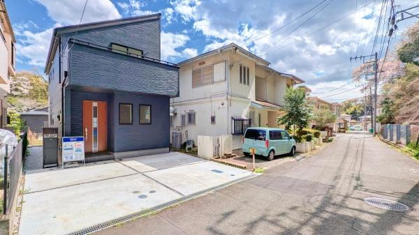 横浜市泉区岡津町の新築一戸建の外観|堂々と完成しました！いつでもご案内可能です！
お車でご自宅まで送迎承ります。