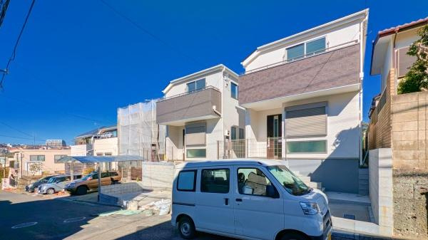 横浜市金沢区富岡東３丁目の新築一戸建の前面道路含む現地写真|陽当りの良さ、住環境を現地にてご確認下さい！
周辺環境も合わせてご案内させて頂きます！