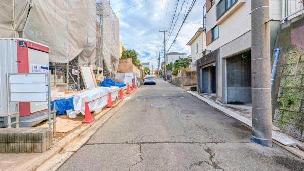 横浜市金沢区富岡東３丁目の新築一戸建の前面道路含む現地写真|現在建築中の為、同仕様物件のご案内をさせて頂きます。
お車でご自宅まで送迎承ります。
