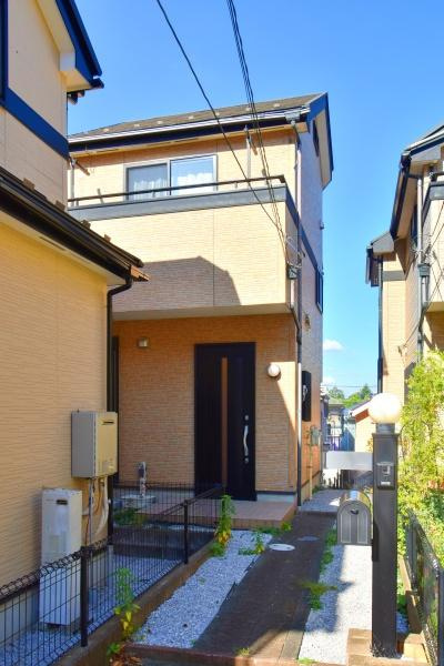 横浜市青葉区千草台の中古一戸建の前面道路含む現地写真|周辺環境も合わせてご案内させて頂きます！
お気軽にお問い合わせ下さい！