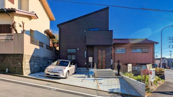 横浜市戸塚区深谷町の新築一戸建の外観|堂々と完成しました！いつでもご案内可能です！
お車でご自宅まで送迎承ります。