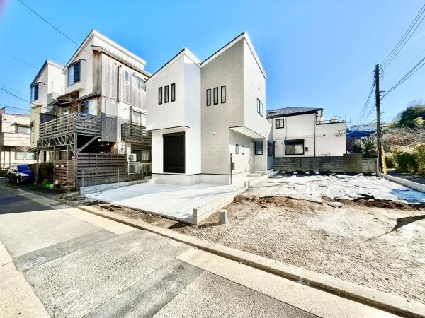 横浜市緑区中山６丁目の新築一戸建の前面道路含む現地写真|周辺は生活利便施設が点在しています。
是非一度、現地へお越しください！
ご自宅までの送迎も可能です！