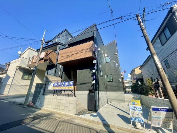 横浜市港南区大久保３丁目の新築一戸建の外観|周辺は落ち着いた街並み。
是非一度、現地へお越しください。
ご自宅まで送迎も可能です