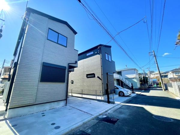 横浜市戸塚区品濃町の新築一戸建の前面道路含む現地写真|陽当りの良さ、住環境を現地にてご確認下さい！
周辺環境も合わせてご案内させて頂きます！