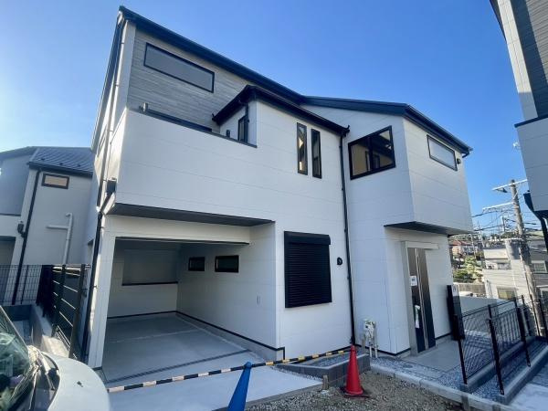 横浜市旭区鶴ケ峰本町２丁目の新築一戸建の前面道路含む現地写真|周辺環境も合わせてご案内させて頂きます！
お気軽にお問い合わせ下さい！