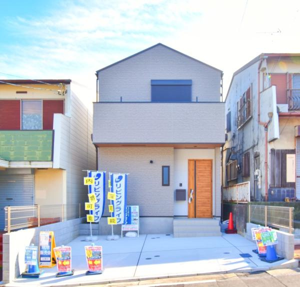 横浜市戸塚区上矢部町の新築一戸建の外観|周辺は落ち着いた街並み。
是非一度、現地へお越しください。
ご自宅まで送迎も可能です