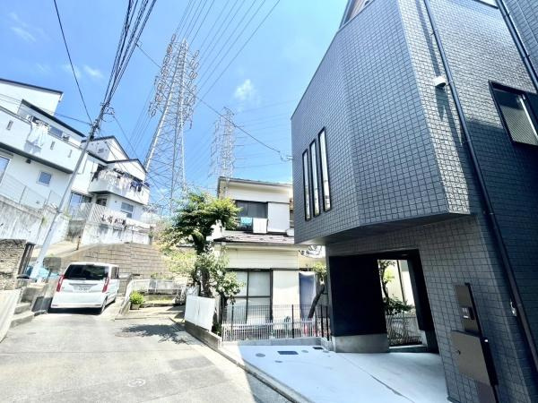 横浜市戸塚区戸塚町の新築一戸建の前面道路含む現地写真|周辺環境も合わせてご案内させて頂きます！
お気軽にお問い合わせ下さい！