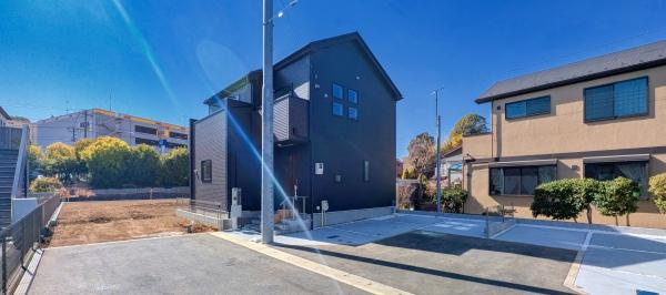 横浜市保土ケ谷区保土ケ谷町３丁目の新築一戸建の外観|周辺は落ち着いた街並み。
是非一度、現地へお越しください。
ご自宅まで送迎も可能です