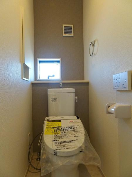 横浜市保土ケ谷区保土ケ谷町３丁目の新築一戸建の外観：施工例|同仕様の清潔感あるトイレ