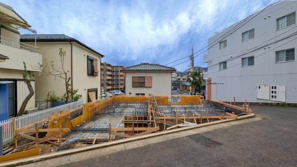 横浜市戸塚区戸塚町の新築一戸建の前面道路含む現地写真|周辺環境も合わせてご案内させて頂きます！
お気軽にお問い合わせ下さい！