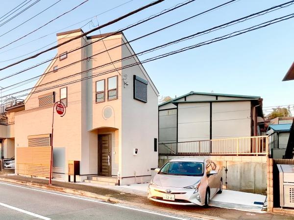 横浜市都筑区大熊町の新築一戸建の前面道路含む現地写真|広々とした前面道路！
駐車も楽に行えます。