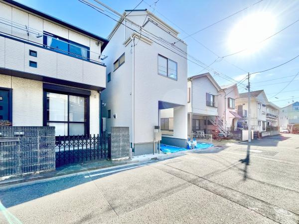 横浜市鶴見区汐入町３丁目の新築一戸建の前面道路含む現地写真|周辺環境も合わせてご案内させて頂きます！
お気軽にお問い合わせ下さい！