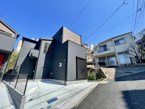 横浜市保土ケ谷区鎌谷町の新築一戸建の外観|陽当りの良さが伝わります！
是非、現地にてご確認下さい。