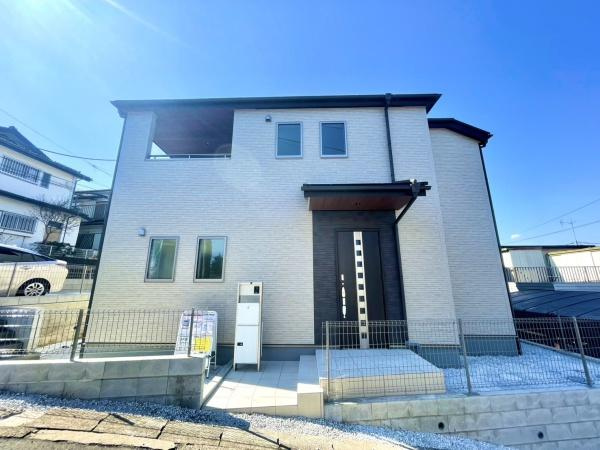 横浜市港南区下永谷１丁目の新築一戸建の外観|堂々と完成しました！いつでもご案内可能です！
お車でご自宅まで送迎承ります。