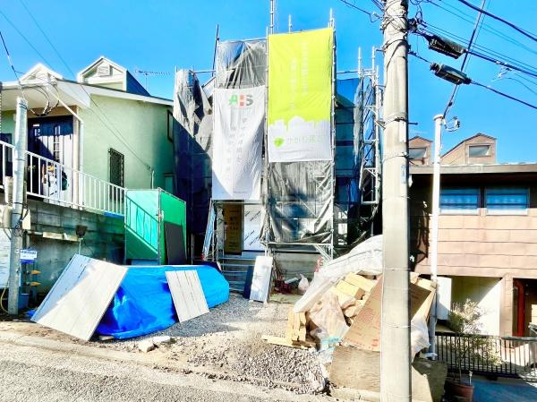 横浜市保土ケ谷区峰沢町の新築一戸建の外観|同仕様物件もご案内をさせて頂きます。
お車でご自宅まで送迎承ります。