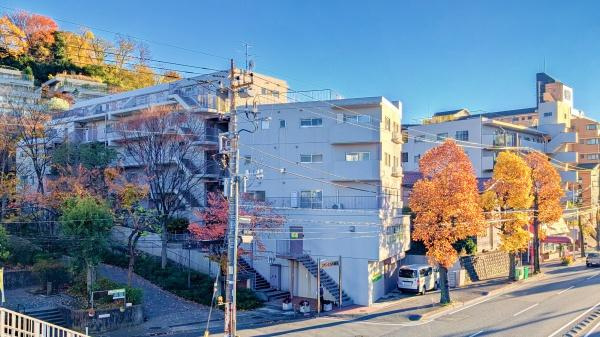 横浜市港北区師岡町の中古マンションの外観|周辺は生活利便施設が点在しています。
是非一度、現地へお越しください！
ご自宅までの送迎も可能です！