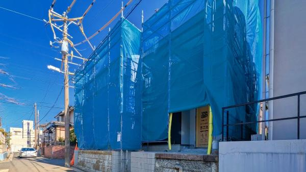 横浜市磯子区森が丘２丁目の新築一戸建の前面道路含む現地写真|広々とした前面道路！
駐車も楽に行えます。