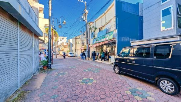 横浜市神奈川区七島町の中古一戸建の前面道路含む現地写真|周辺は生活利便施設が点在しています。
是非一度、現地へお越しください！
ご自宅までの送迎も可能です！