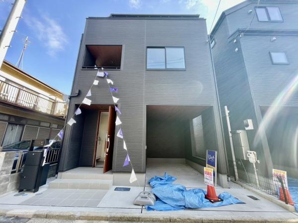 横浜市西区北軽井沢の新築一戸建の前面道路含む現地写真|周辺は落ち着いた街並みになります。
子育てにはぴったりの住環境♪