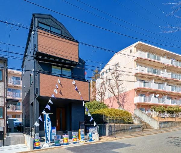 横浜市保土ケ谷区新井町の新築一戸建の前面道路含む現地写真|周辺環境も合わせてご案内させて頂きます！
お気軽にお問い合わせ下さい！