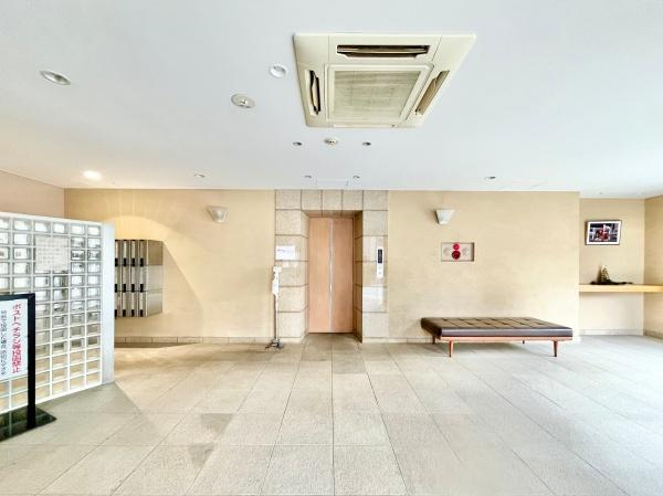横浜市鶴見区馬場７丁目の中古マンションのエントランス|管理体制がよく清掃が行き届いています。
綺麗なエントランス！