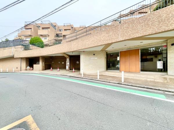 横浜市鶴見区馬場７丁目の中古マンションの外観|周辺は生活利便施設が点在しています。
是非一度、現地へお越しください！