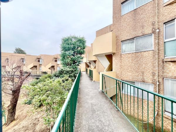 横浜市鶴見区馬場７丁目の中古マンションのその他共用部分|緑豊かな共用部です。
しっかりと清掃がされており、
安心・快適にお住まいいただけます。