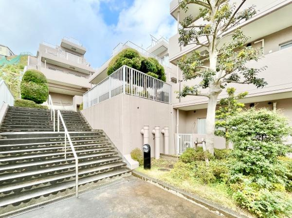 横浜市南区永田北２丁目の中古マンションの外観|周辺は生活利便施設が点在しています。
是非一度、現地へお越しください！
ご自宅までの送迎も可能です！
