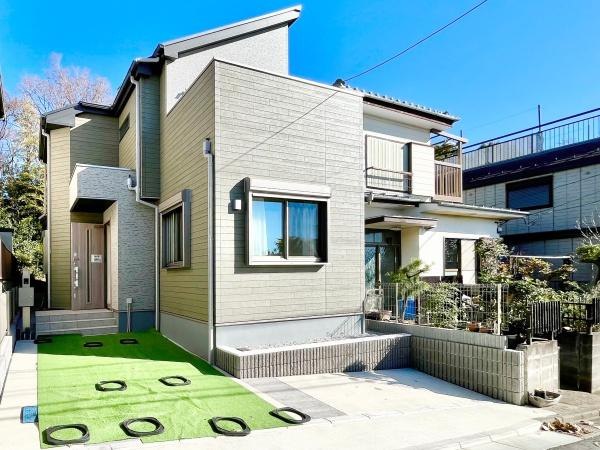 横浜市戸塚区戸塚町の新築一戸建の外観|堂々と完成しました！いつでもご案内可能です！
お車でご自宅まで送迎承ります。