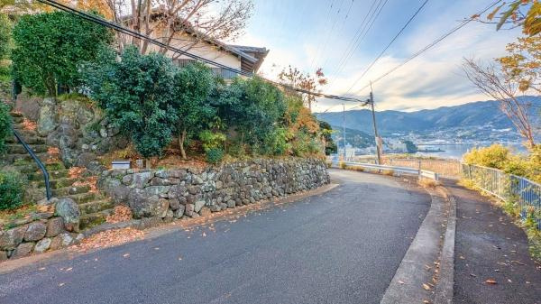 熱海市網代の売地の前面道路含む現地写真|落ち着いた住環境