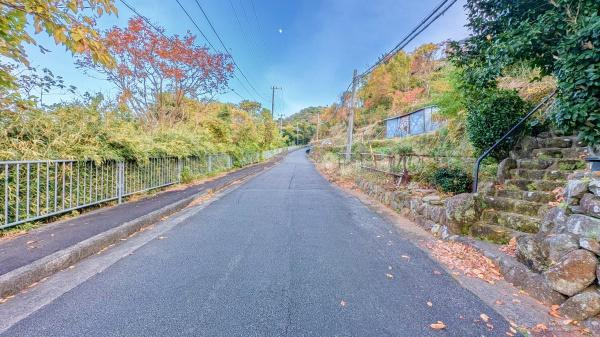 熱海市網代の売地の前面道路含む現地写真|広々とした前面道路！