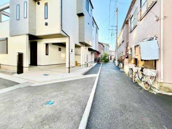横浜市中区本牧元町の新築一戸建の前面道路含む現地写真|広々とした前面道路！
駐車も楽に行えます。