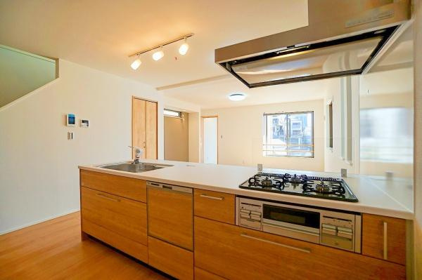 横浜市中区本牧元町の新築一戸建の外観：施工例|同仕様のキッチンです。