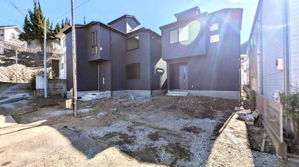 横浜市中区本牧間門の新築一戸建の外観|周辺は落ち着いた街並み。
是非一度、現地へお越しください。
ご自宅まで送迎も可能です