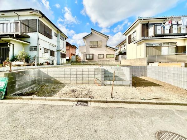 横浜市港南区日野南１丁目の新築一戸建の外観|現在建築中の為、同仕様物件もご案内をさせて頂きます。
お車でご自宅まで送迎承ります。