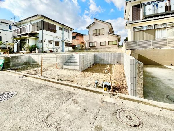 横浜市港南区日野南１丁目の新築一戸建の前面道路含む現地写真|周辺環境も合わせてご案内させて頂きます！
お気軽にお問い合わせ下さい！