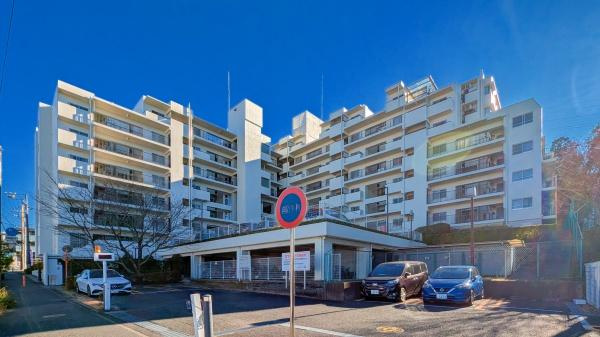 横浜市戸塚区下倉田町の中古マンションの外観|周辺は生活利便施設が点在しています。
是非一度、現地へお越しください！
ご自宅までの送迎も可能です！