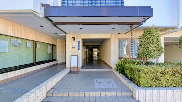 横浜市戸塚区下倉田町の中古マンションのエントランス|管理体制がよく清掃が行き届いています。
綺麗なエントランス！
