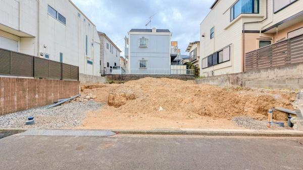 横浜市港南区大久保３丁目の新築一戸建の外観|周辺は落ち着いた街並み。
是非一度、現地へお越しください。
