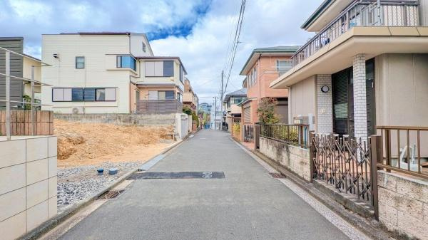 横浜市港南区大久保３丁目の新築一戸建の前面道路含む現地写真|現在建築中の為、同仕様物件のご案内をさせて頂きます。
お車でご自宅まで送迎承ります。