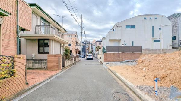 横浜市港南区大久保３丁目の新築一戸建の前面道路含む現地写真|周辺環境も合わせてご案内させて頂きます！
お気軽にお問い合わせ下さい！