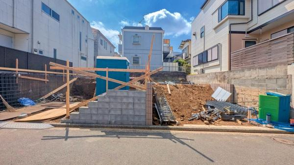 横浜市港南区大久保３丁目の新築一戸建の前面道路含む現地写真|現在建築中の為、同仕様物件のご案内をさせて頂きます。
お車でご自宅まで送迎承ります。