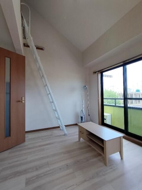 ヴェルデンの洋室|家具等設置イメージです。実際には付きません。