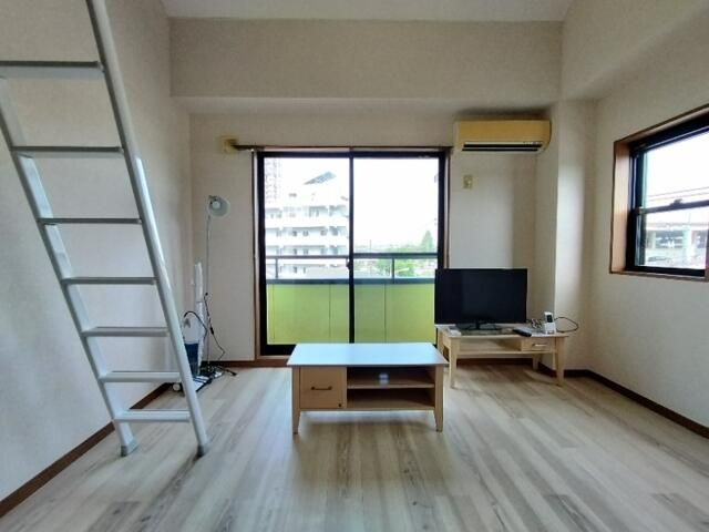 ヴェルデンの洋室|家具等設置イメージです。実際には付きません。