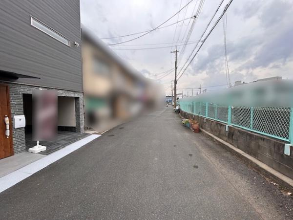 【前面道路含む現地写真】